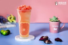 蜜雪冰城一天的营业额有多少钱?店前排如长龙